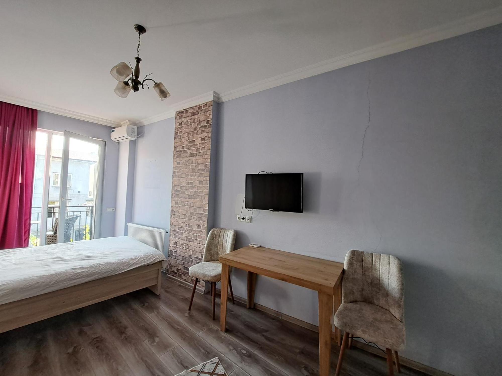 Karvi Hostel & Suites Batumi Exterior photo